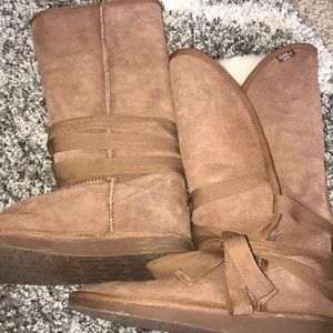Emu boots, worn once, like new